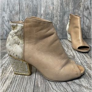 KLUB NICO Women’s Heeled Booties size 9